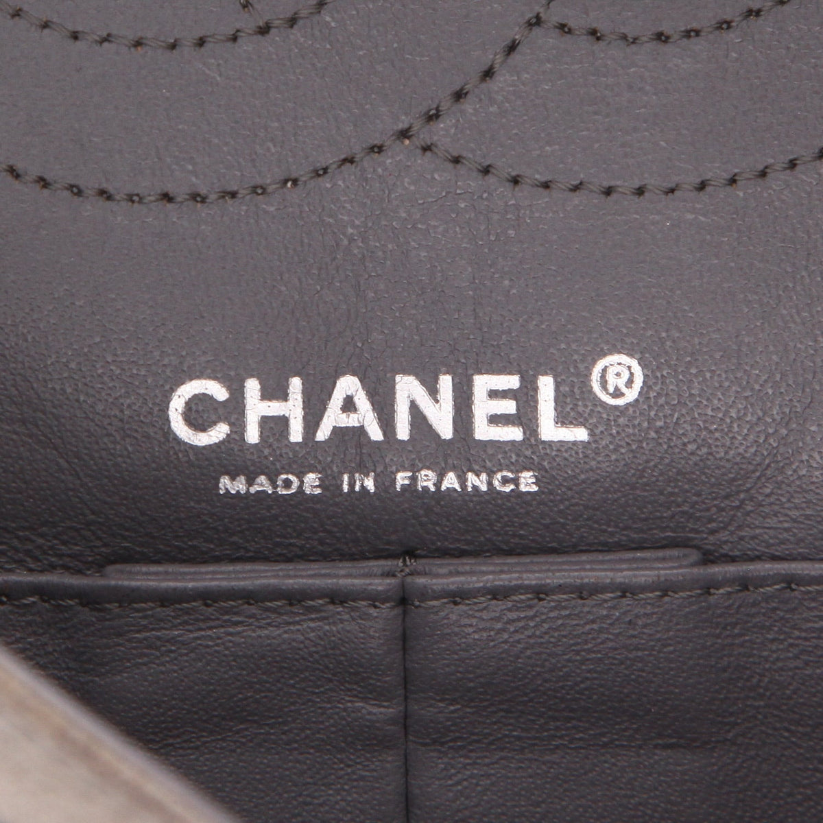 Chanel 2.55 medium model shoulder bag in grey doblis calfskin - DETAIL 2