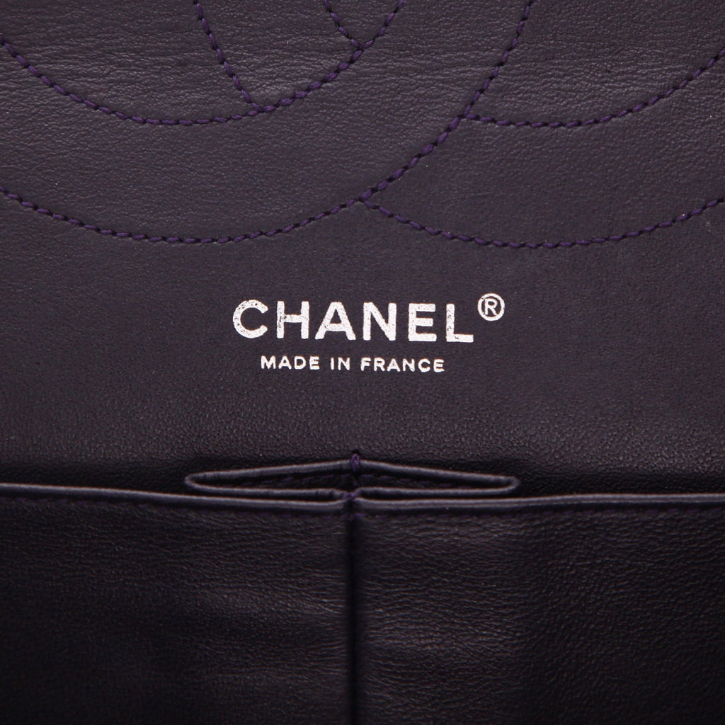Chanel 2.55 shoulder bag in purple quilted leather - DETAIL 2