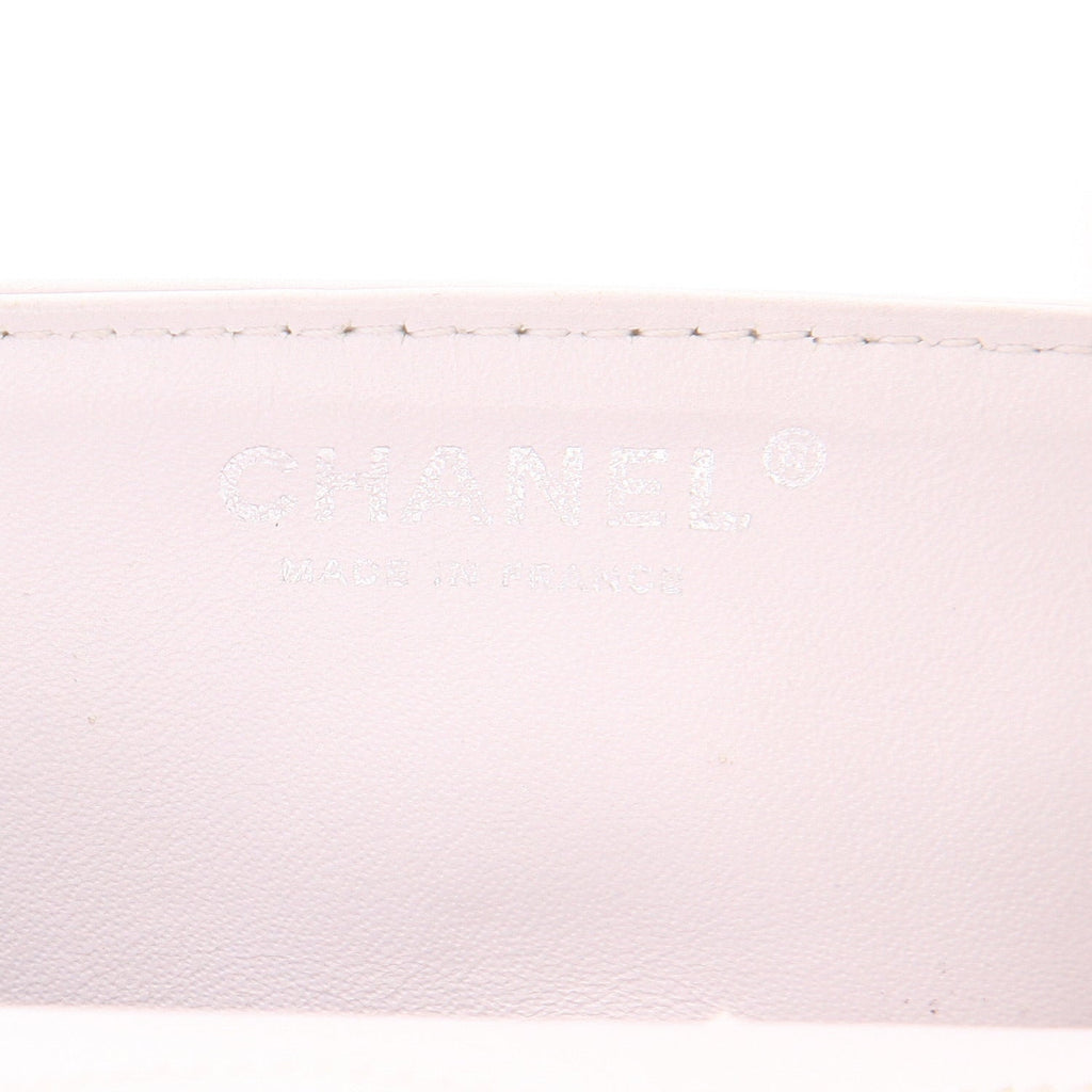 Chanel 2.55 shoulder bag in white quilted leather - DETAIL 2
