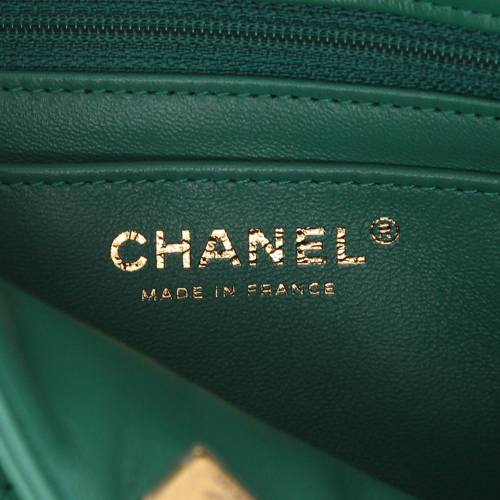 Chanel 2.55 small model shoulder bag in green quilted leather - DETAIL 2