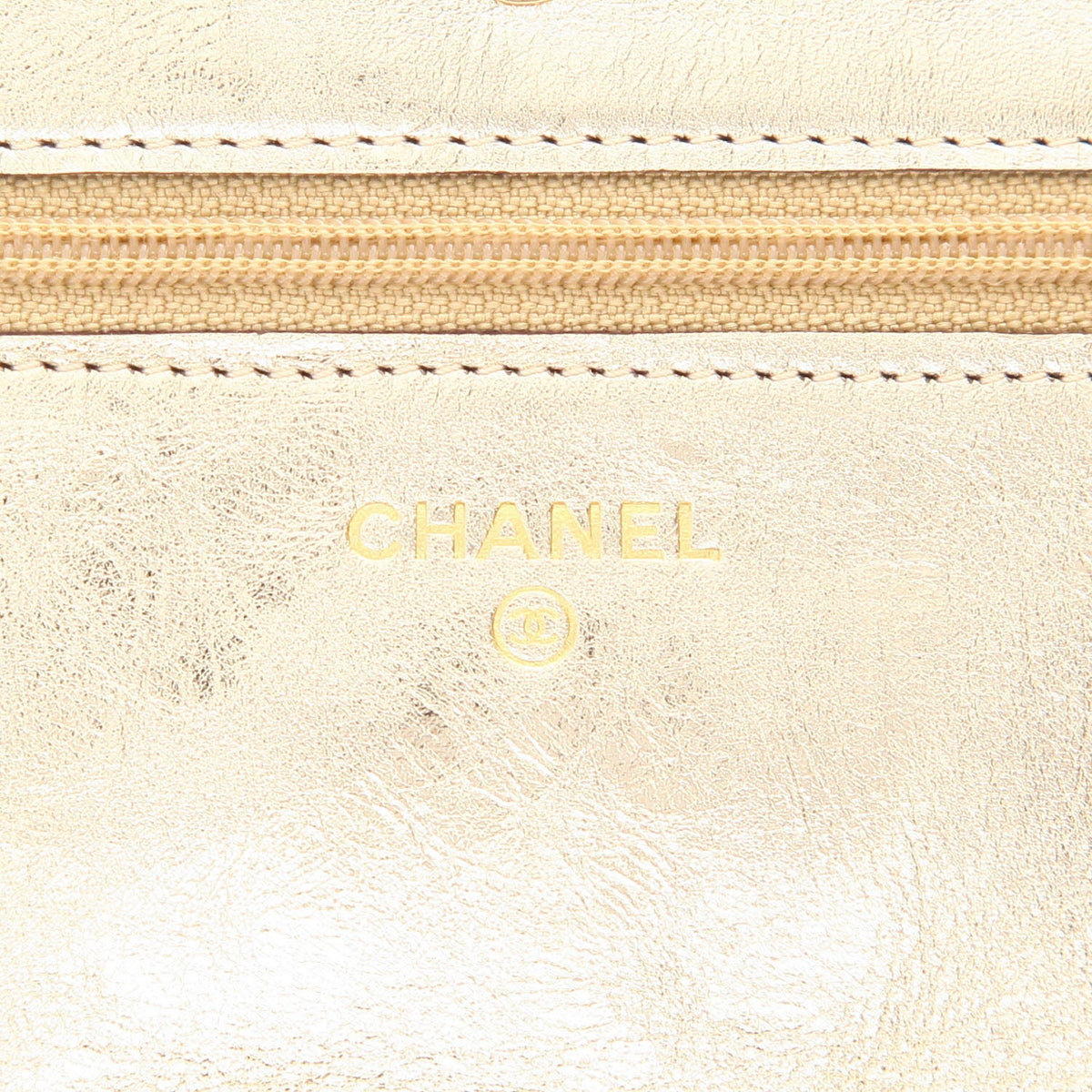 Chanel 2.55 Wallet on Chain shoulder bag in gold quilted leather - DETAIL 2
