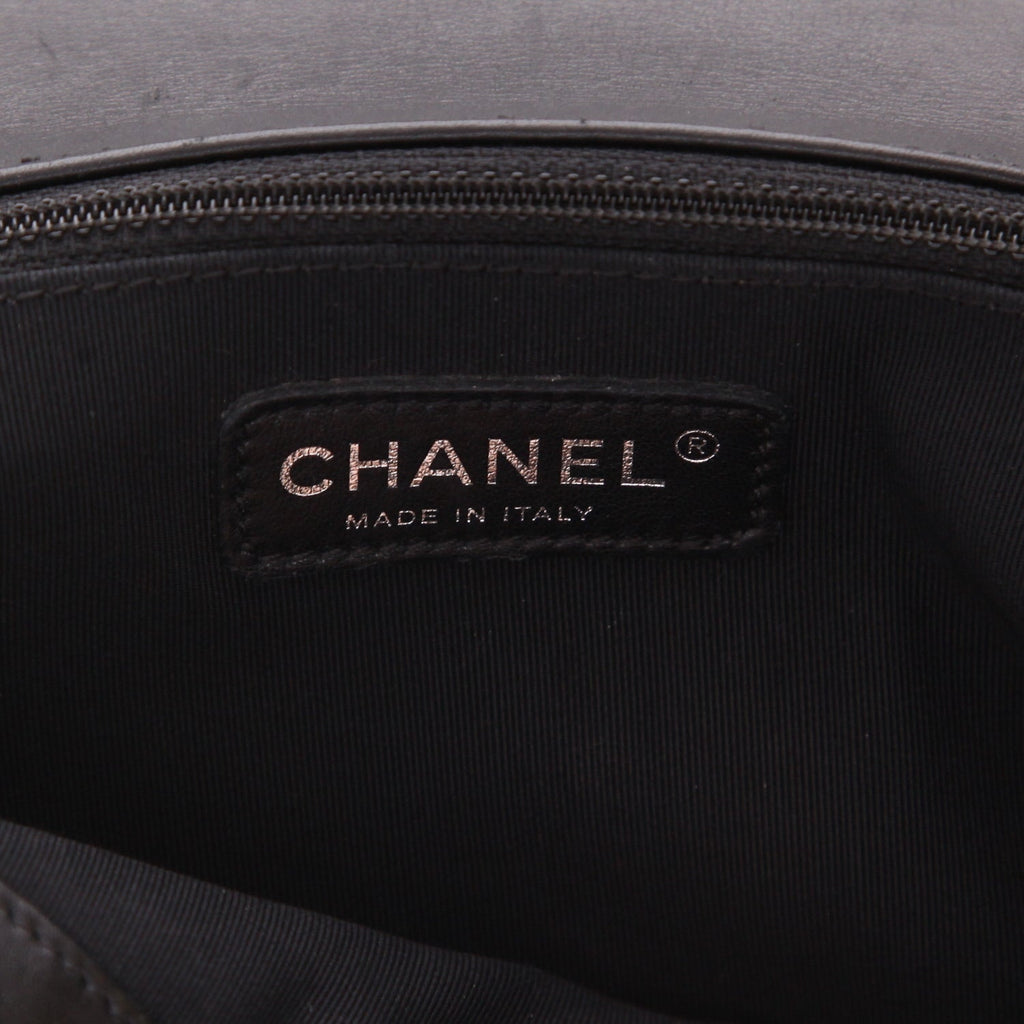 Chanel Boy large model shoulder bag in black quilted leather - DETAIL 2