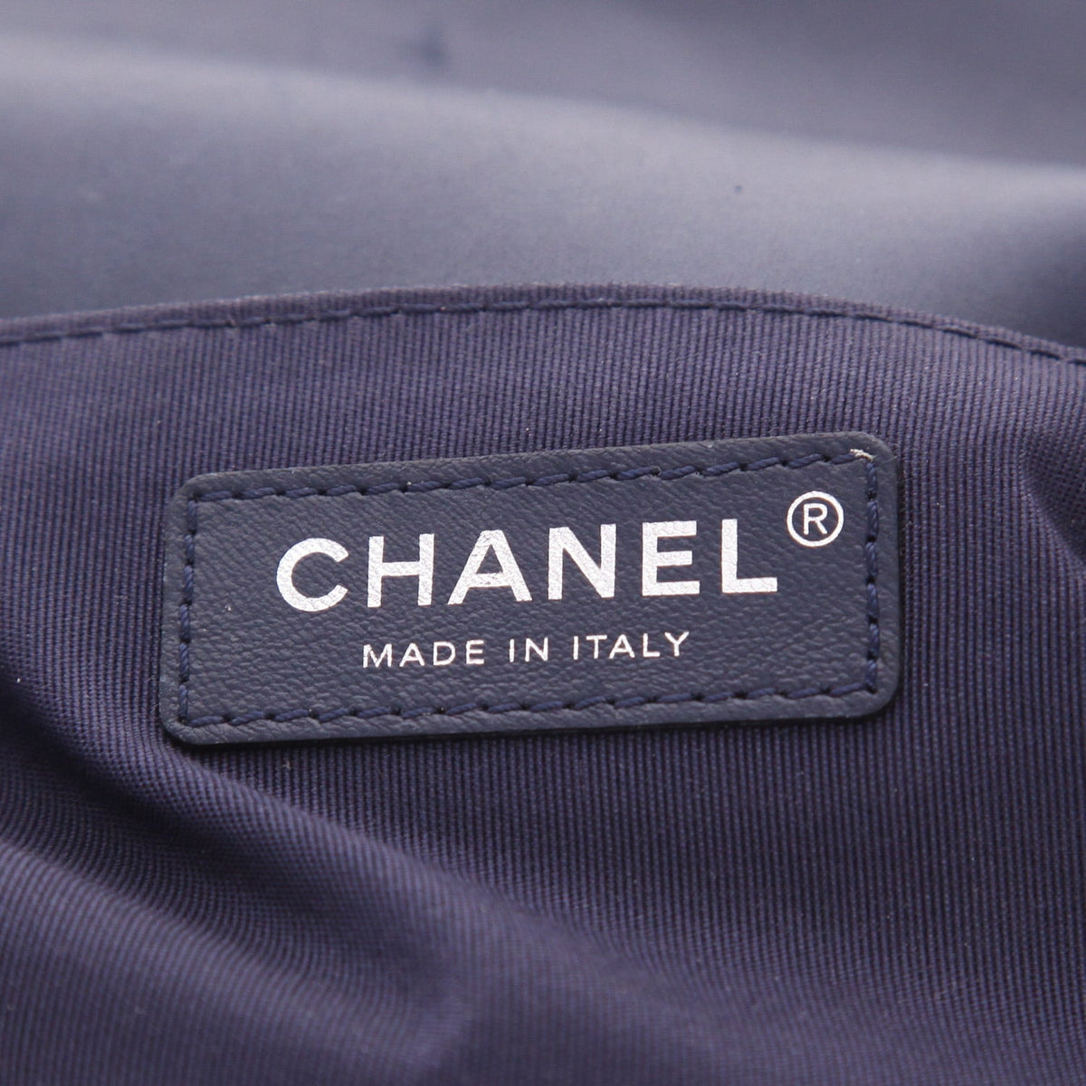 Chanel Boy shoulder bag in blue leather - DETAIL 2