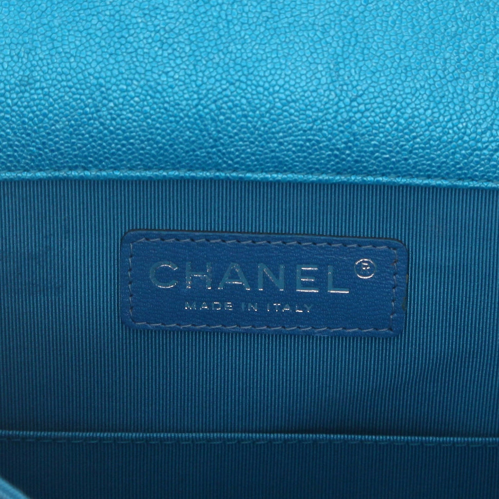 Chanel North South Boy shoulder bag in blue quilted leather - DETAIL 2