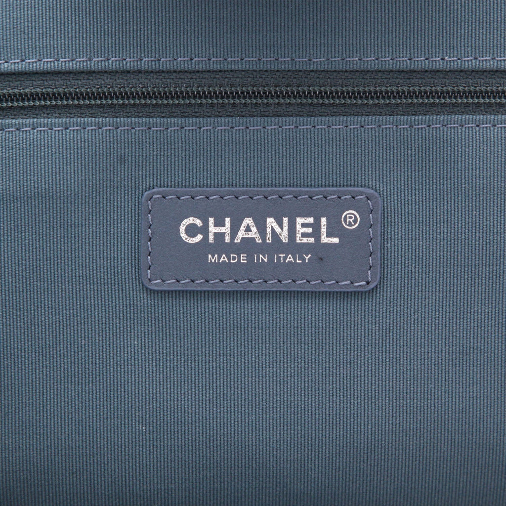 Chanel Deauville shopping bag in blue denim canvas - DETAIL 2