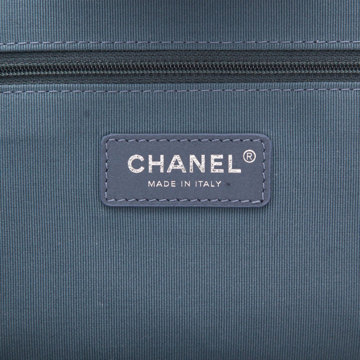 Chanel Deauville shopping bag in blue denim canvas - DETAIL 2