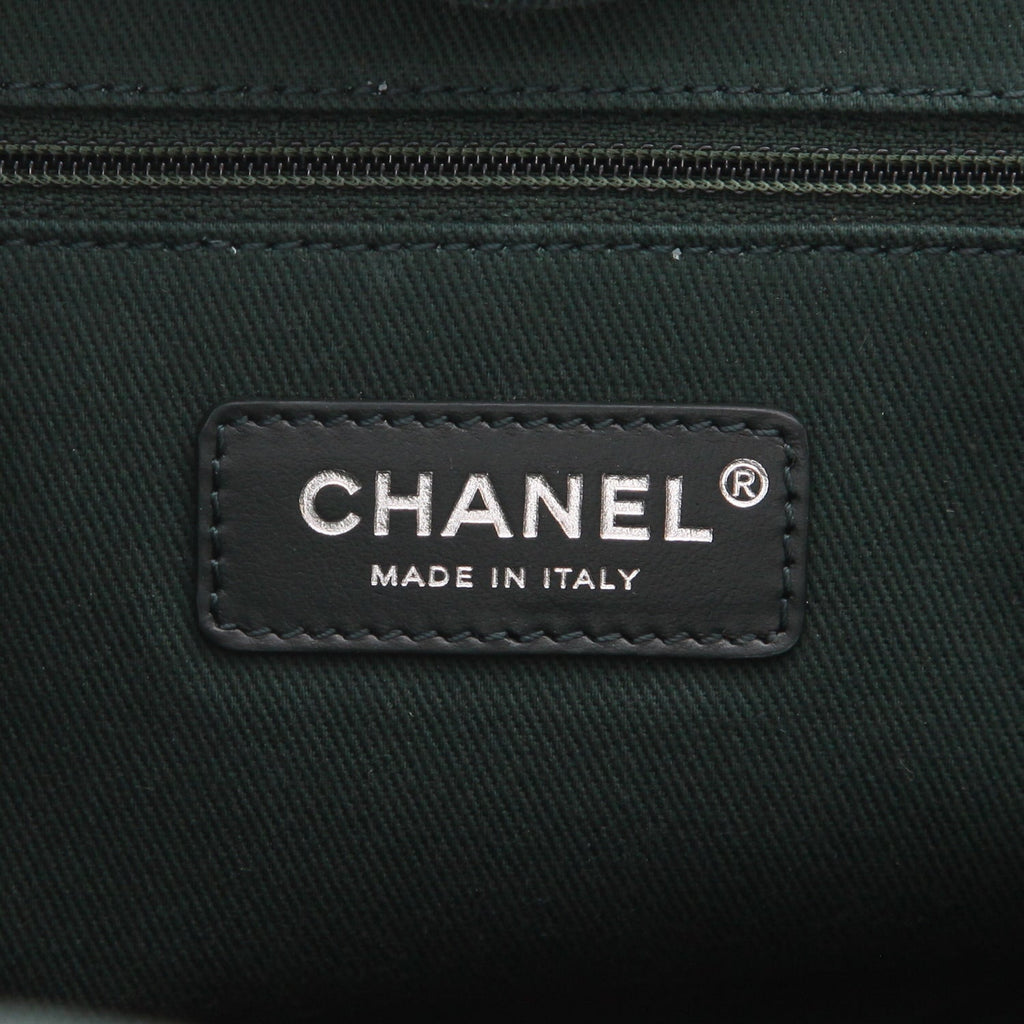 Chanel Deauville shopping bag in green canvas and green leather - DETAIL 2
