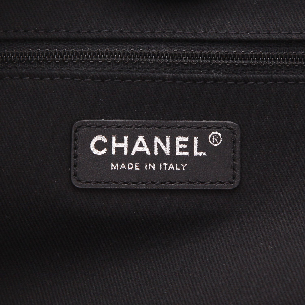 Chanel Deauville shopping bag in grey canvas and black leather - DETAIL 2