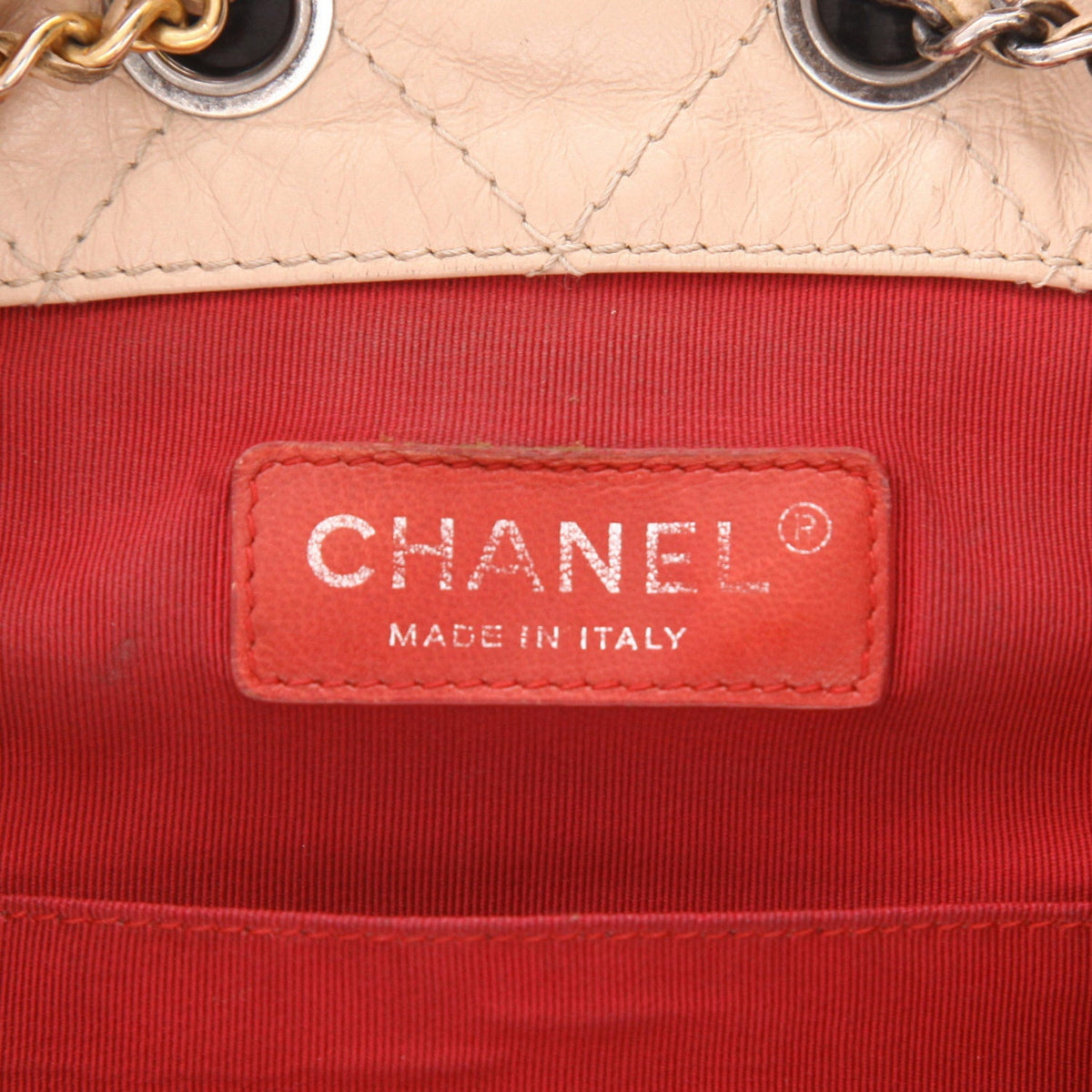 Chanel Gabrielle backpack in beige quilted leather and black leather - DETAIL 2