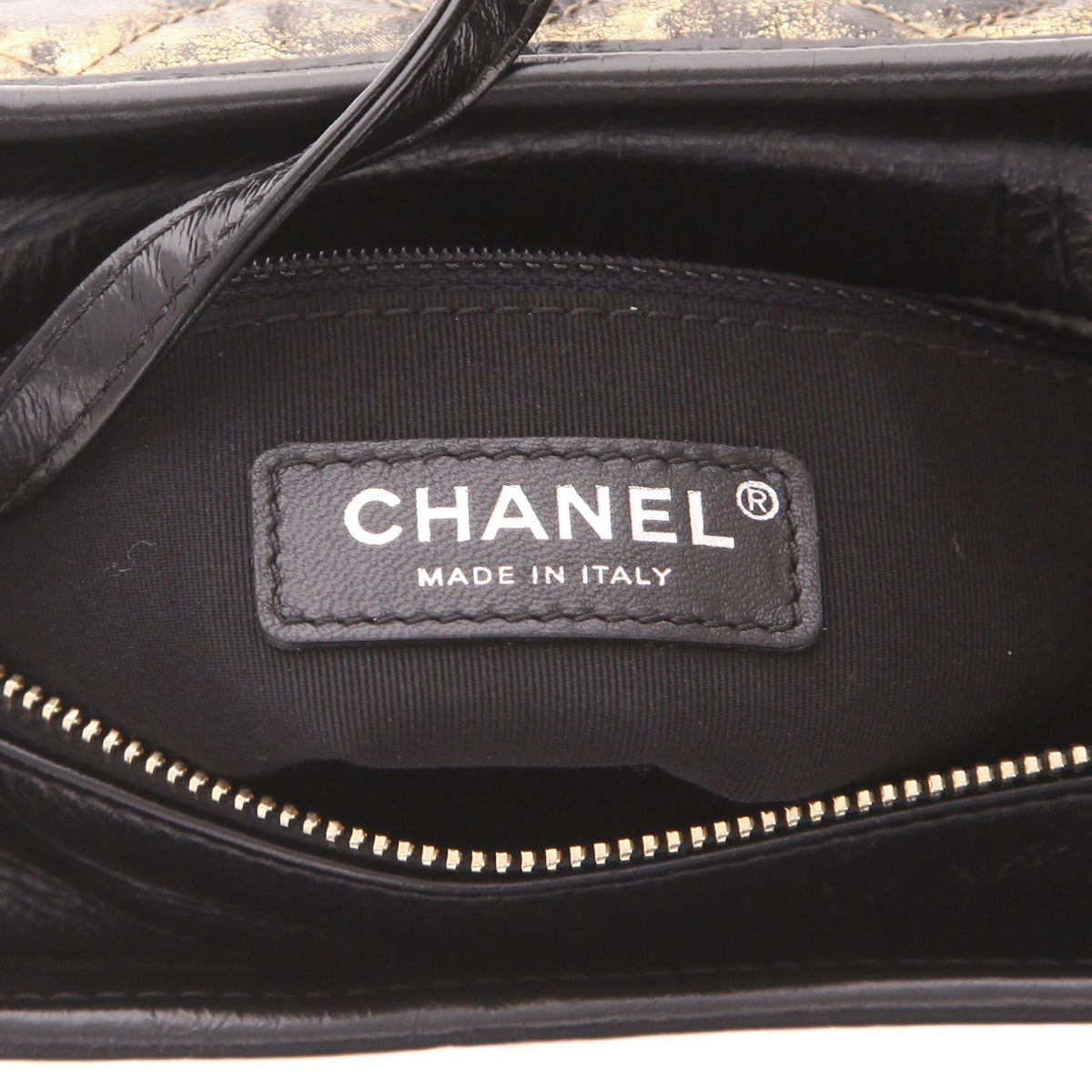 Chanel Gabrielle small shoulder bag in black and gold quilted leather and black leather - DETAIL 2