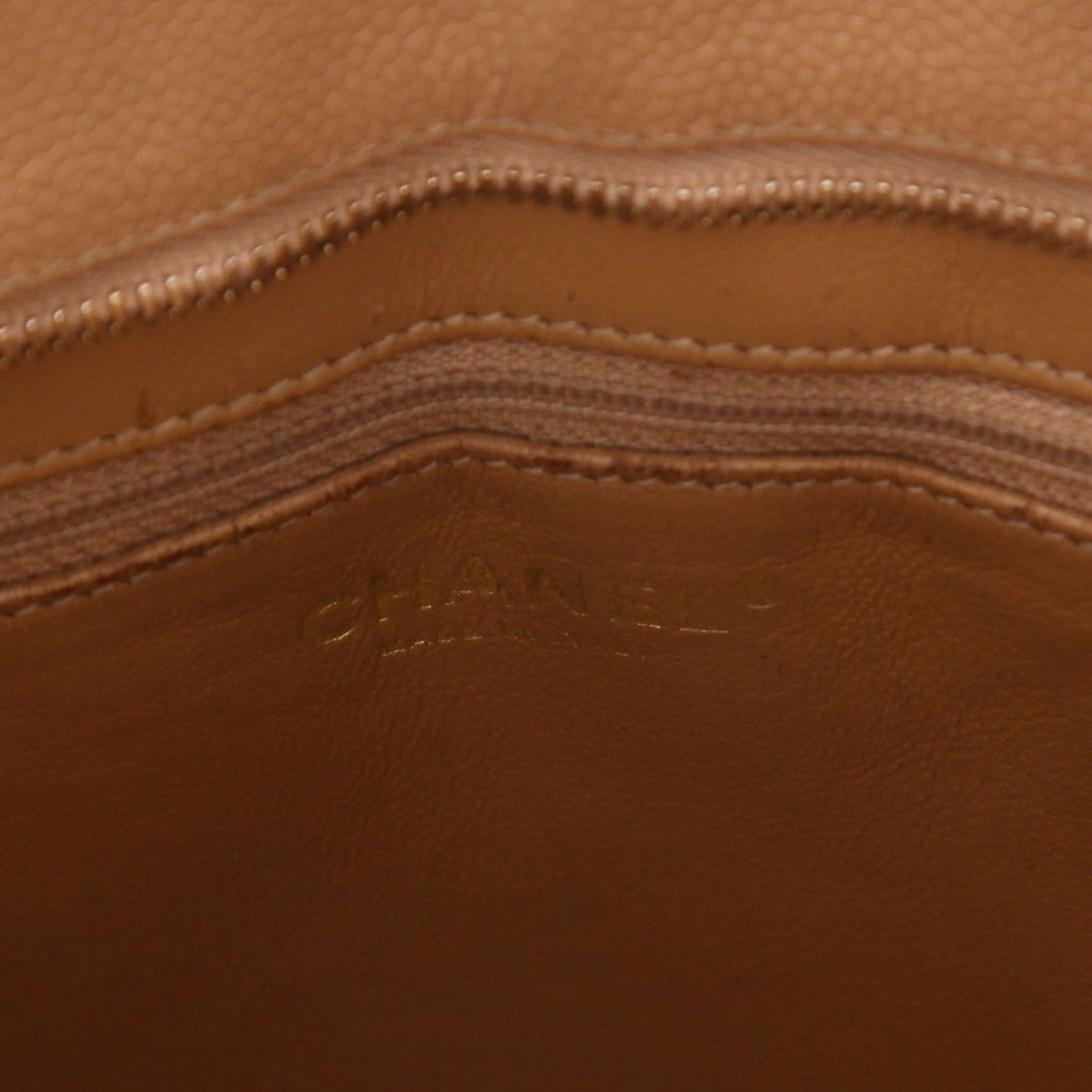 Chanel Medaillon handbag in beige quilted grained leather - DETAIL 2