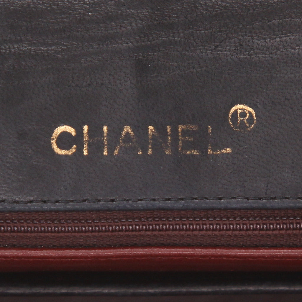 Chanel Mini Timeless handbag in black and burgundy quilted leather - DETAIL 2