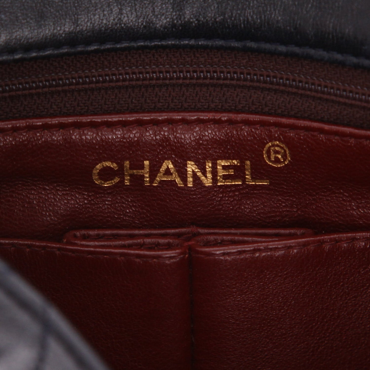 Chanel Mini Timeless shoulder bag in black quilted leather - DETAIL 2