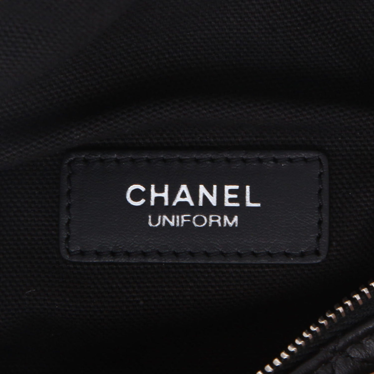 Chanel Pochette clutch-belt in black quilted leather - DETAIL 2
