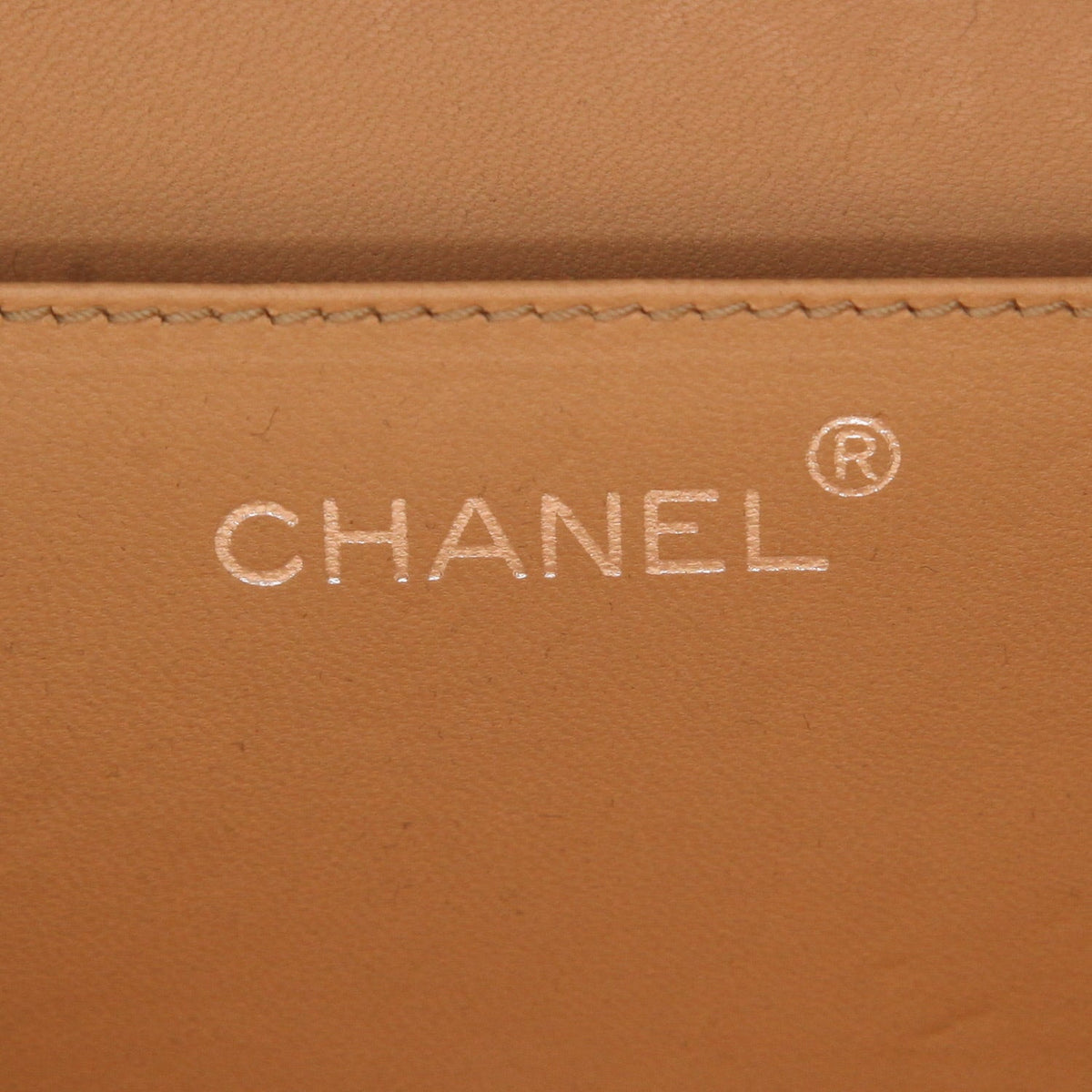 Chanel pouch in black plexiglas - DETAIL 2
