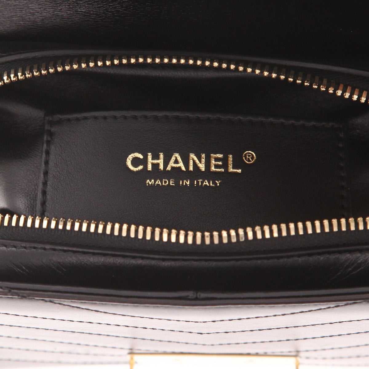 Chanel shoulder bag in black leather - DETAIL 2