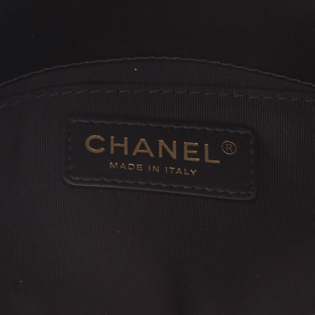 Chanel shoulder bag in black leather - DETAIL 2