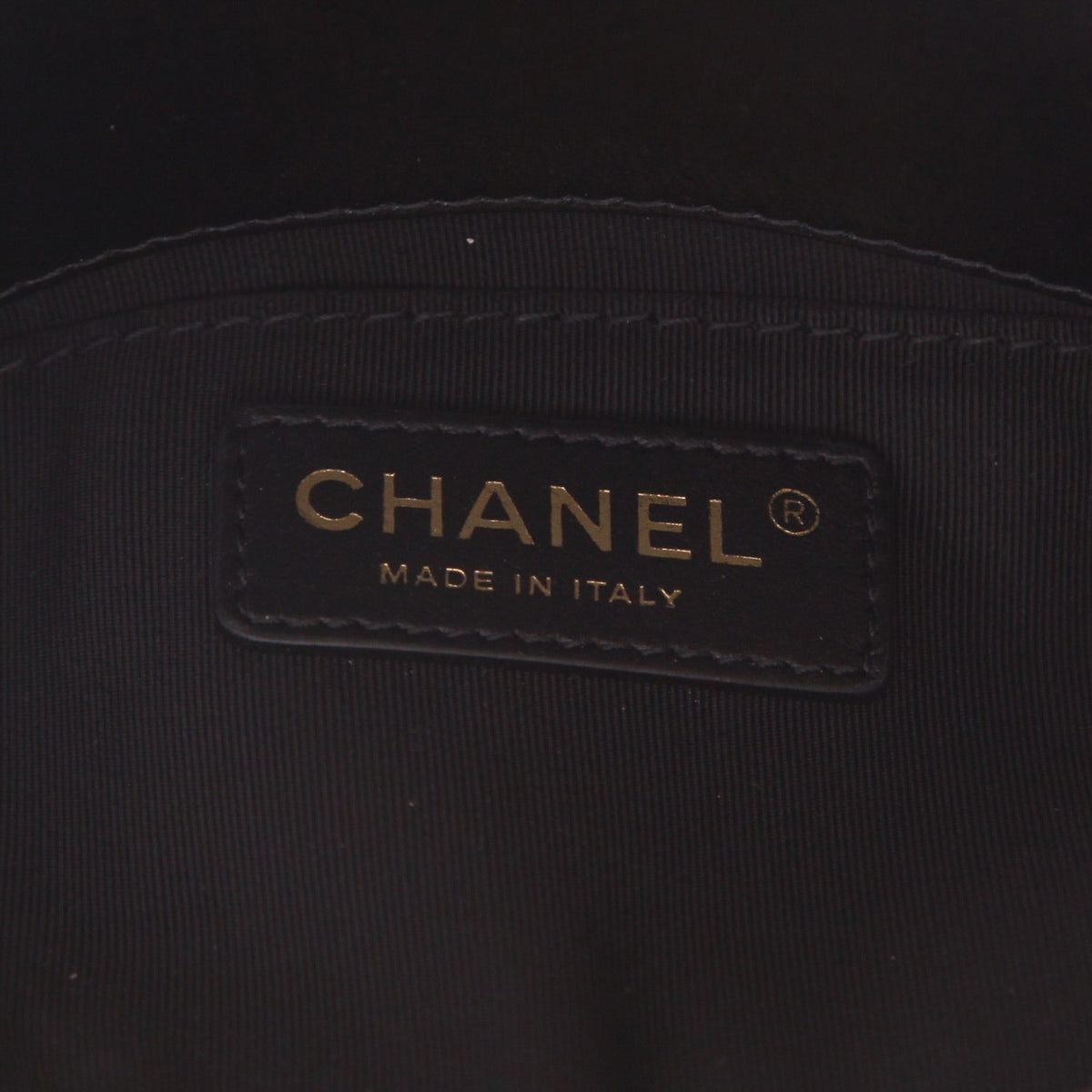 Chanel shoulder bag in black leather - DETAIL 2