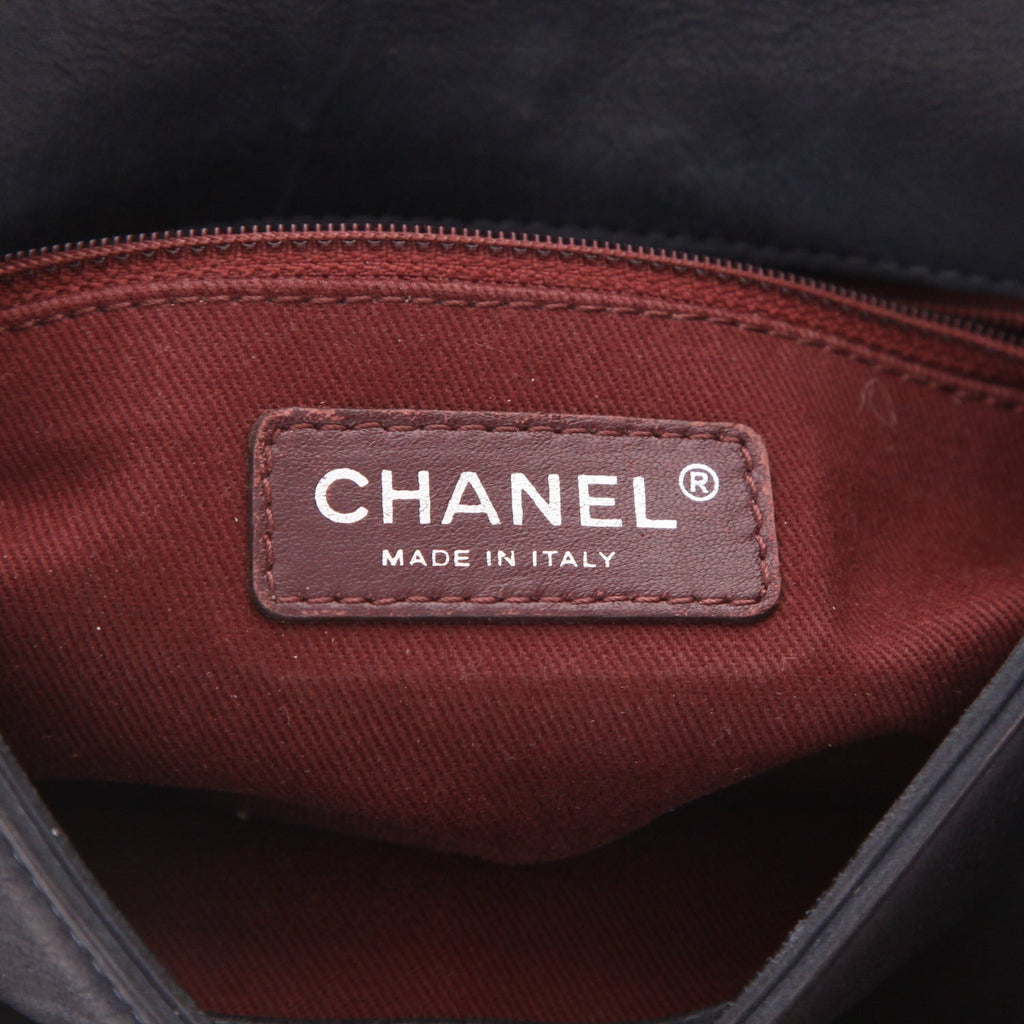 Chanel shoulder bag in grey leather - DETAIL 2