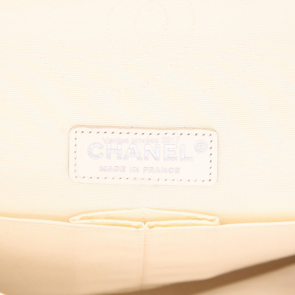 Chanel Timeless Classic handbag in black and white tweed - DETAIL 2