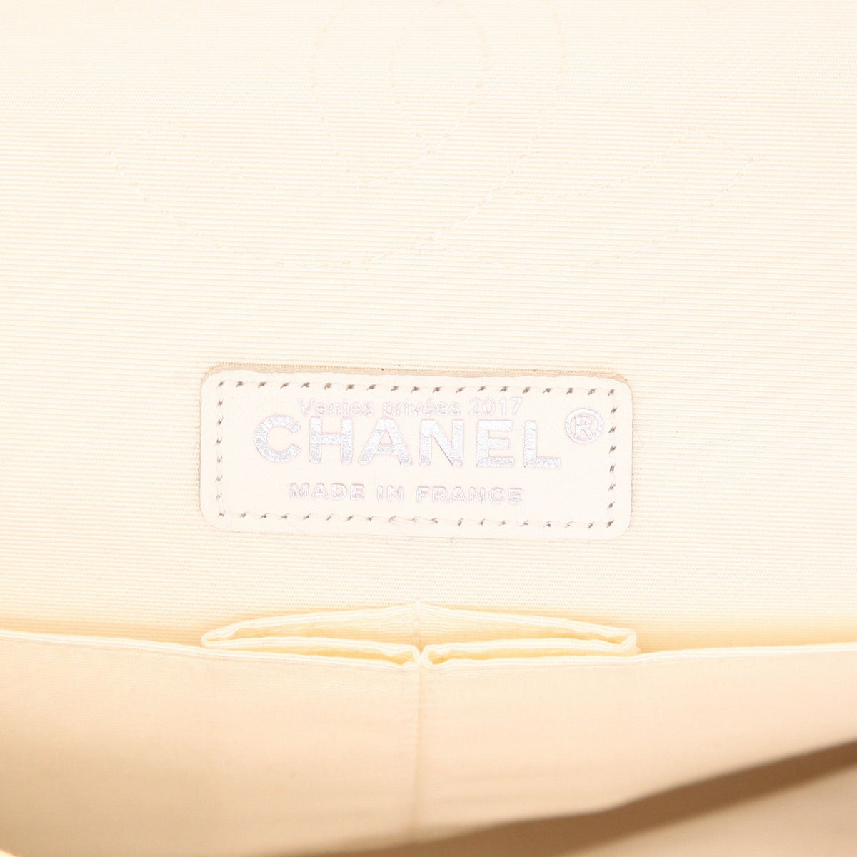 Chanel Timeless Classic handbag in black and white tweed - DETAIL 2