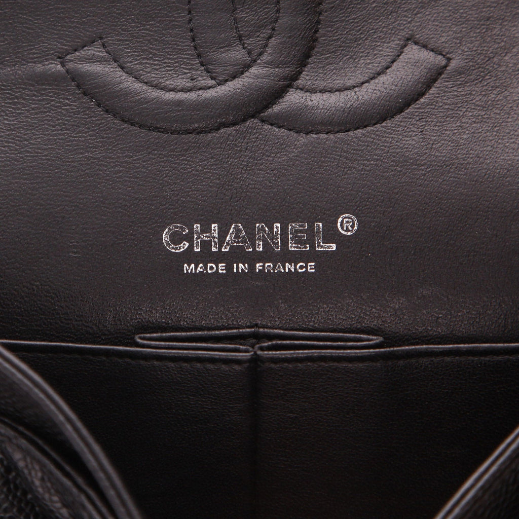 Chanel Timeless Classic handbag in black quilted grained leather - DETAIL 2