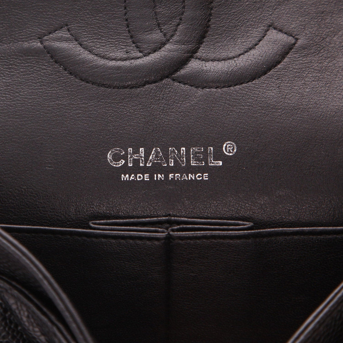 Chanel Timeless Classic handbag in black quilted grained leather - DETAIL 2