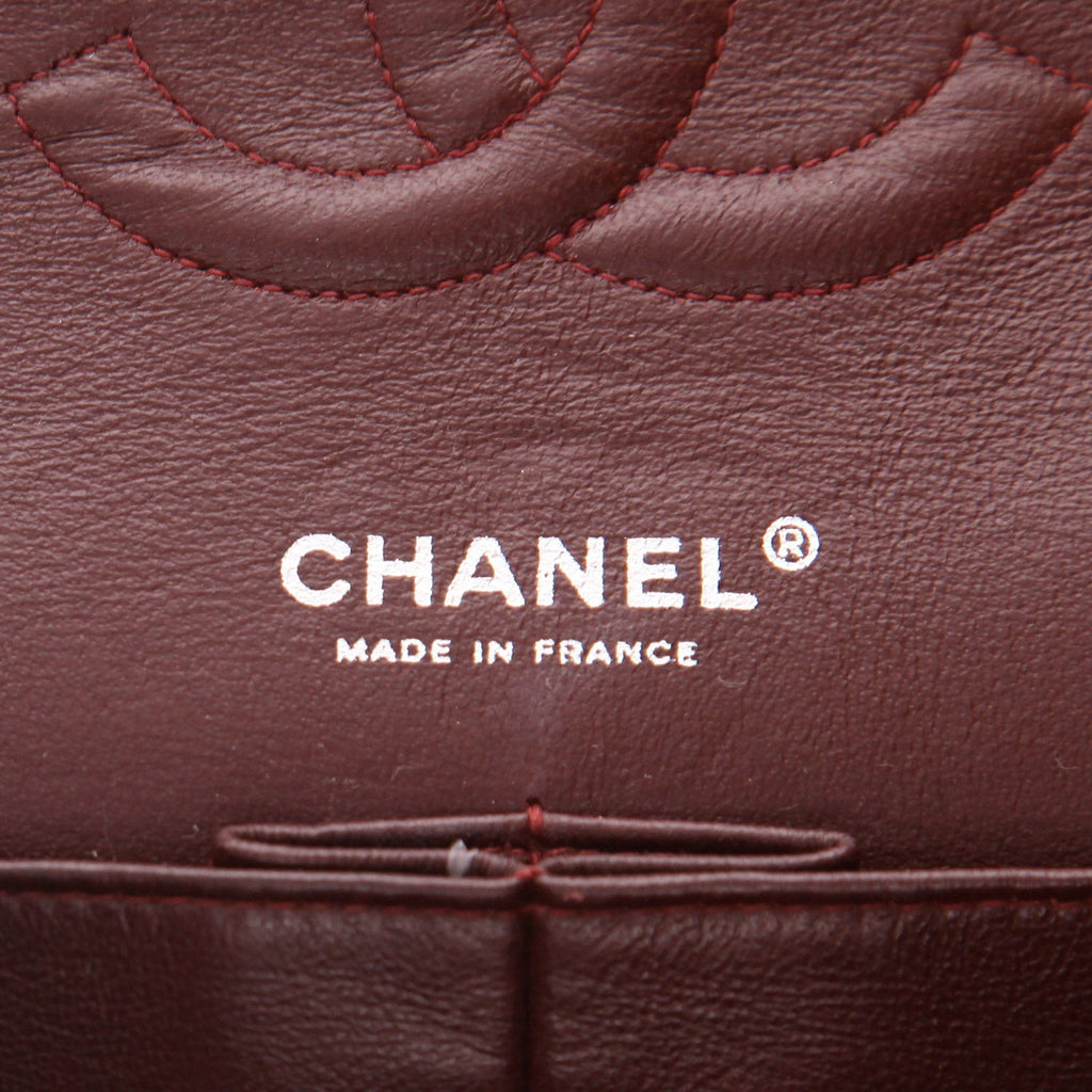 Chanel Timeless Classic handbag in black quilted leather - DETAIL 2