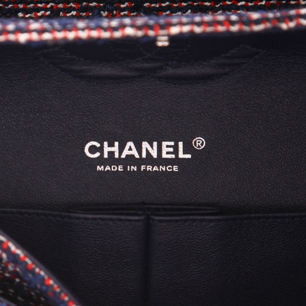 Chanel Timeless Classic handbag in blue and red tweed - DETAIL 2