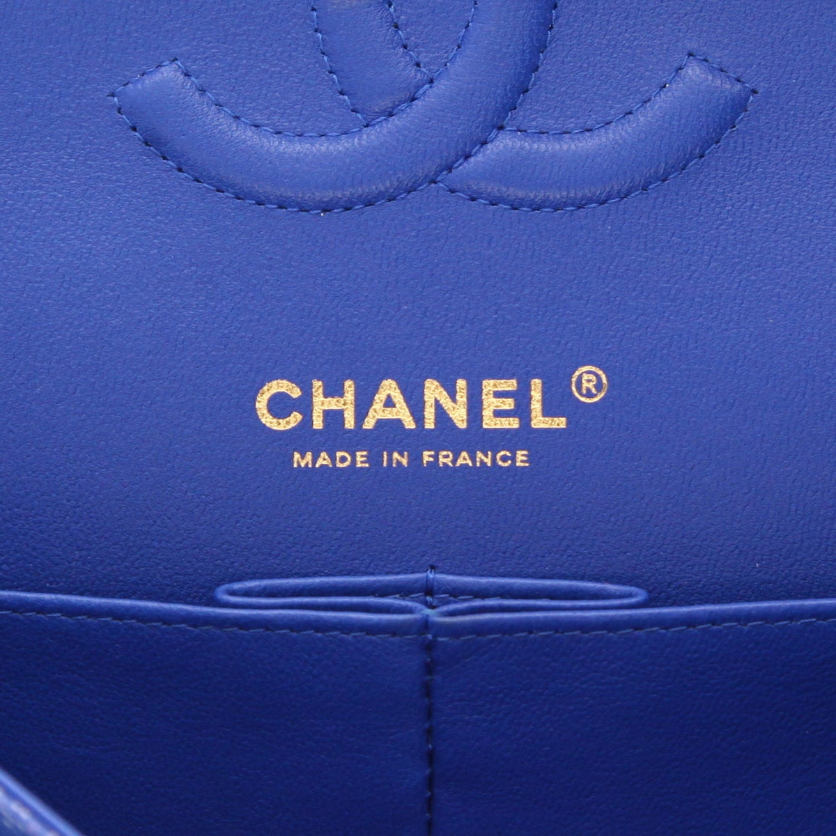 Chanel Timeless Classic handbag in blue quilted grained leather - DETAIL 2