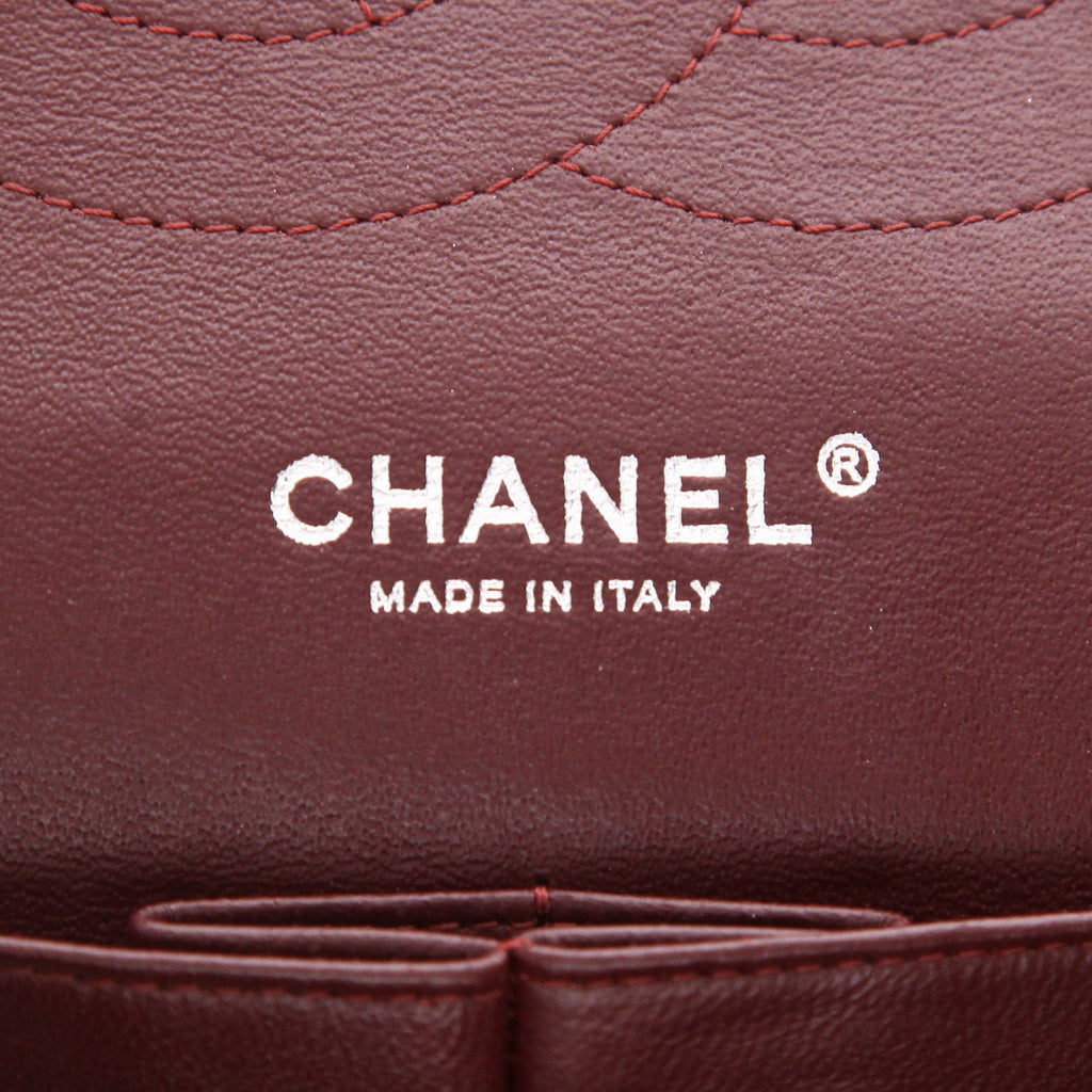 Chanel Timeless Jumbo handbag in black quilted leather - DETAIL 2