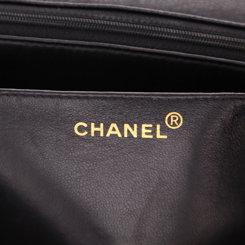 Chanel Timeless Jumbo shoulder bag in black quilted grained leather - DETAIL 2