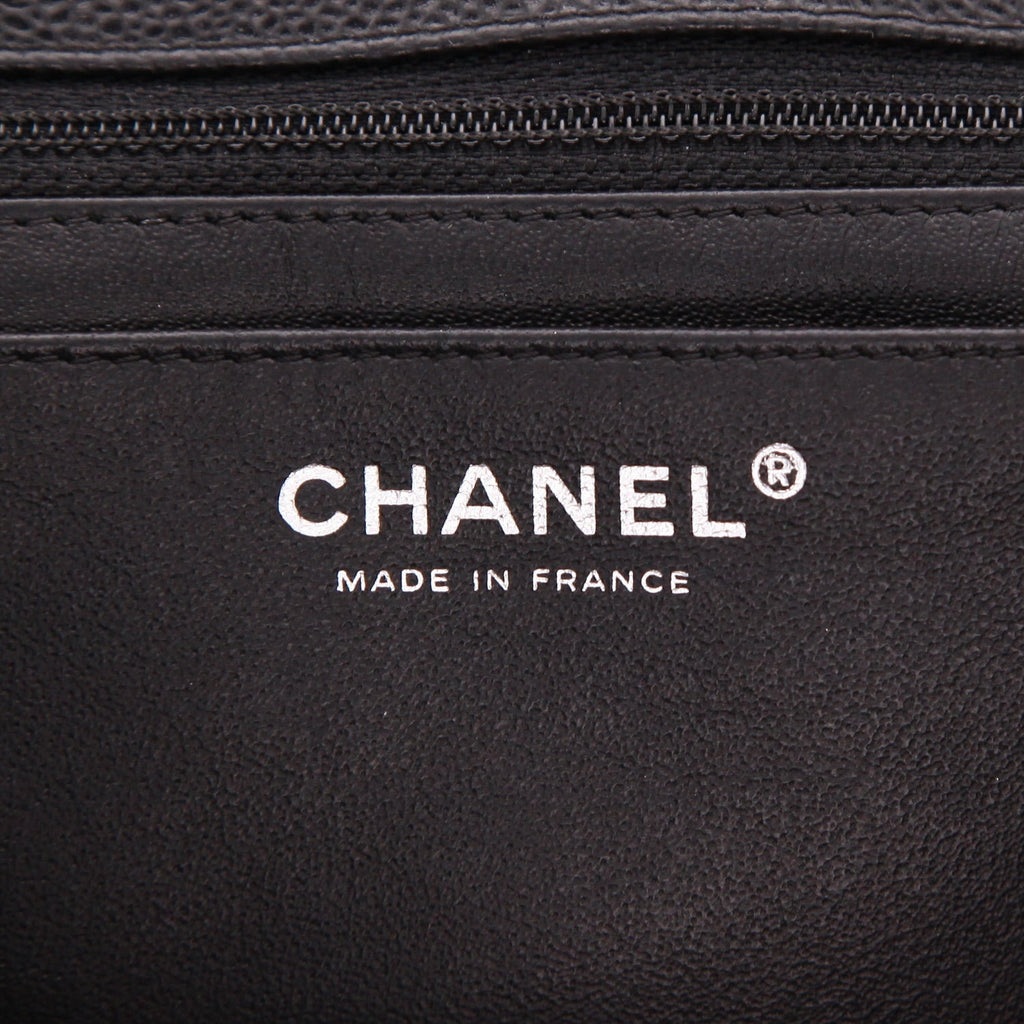 Chanel Timeless Jumbo shoulder bag in black quilted grained leather - DETAIL 2