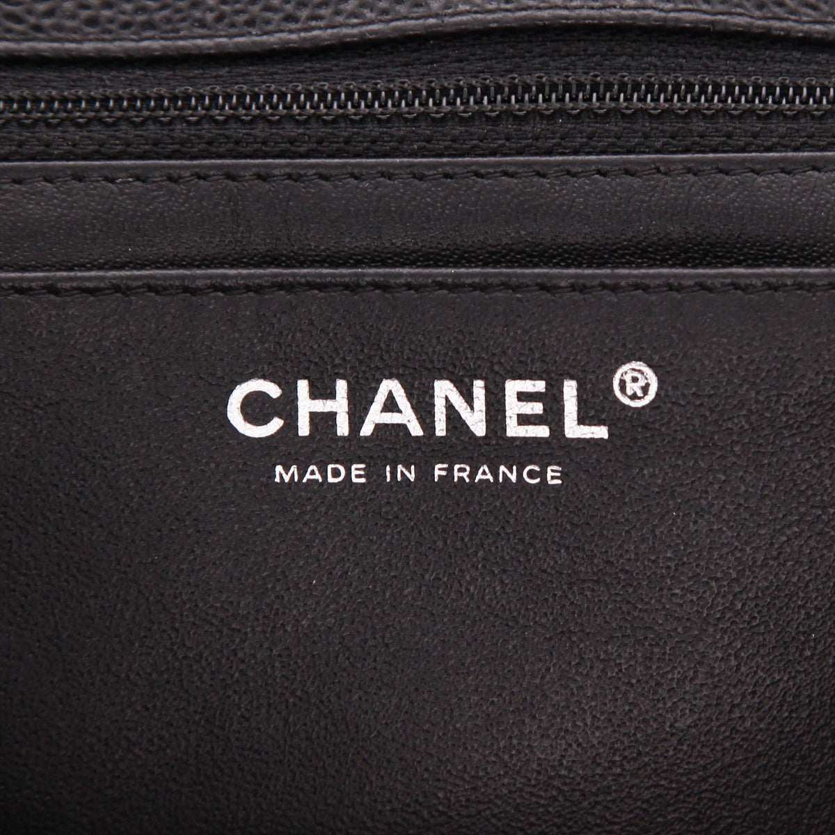 Chanel Timeless Jumbo shoulder bag in black quilted grained leather - DETAIL 2