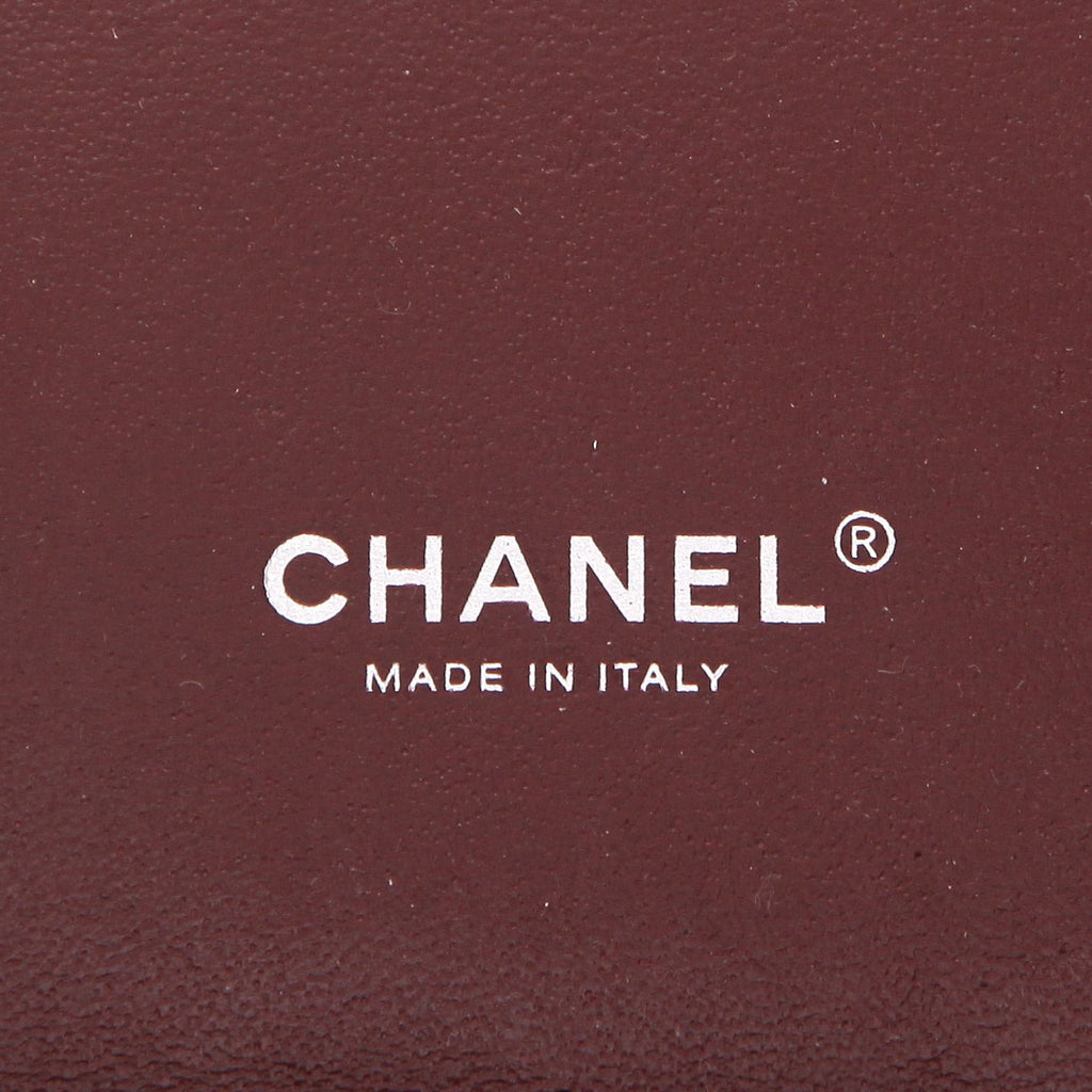 Chanel Timeless Maxi Jumbo handbag in black quilted leather - DETAIL 2