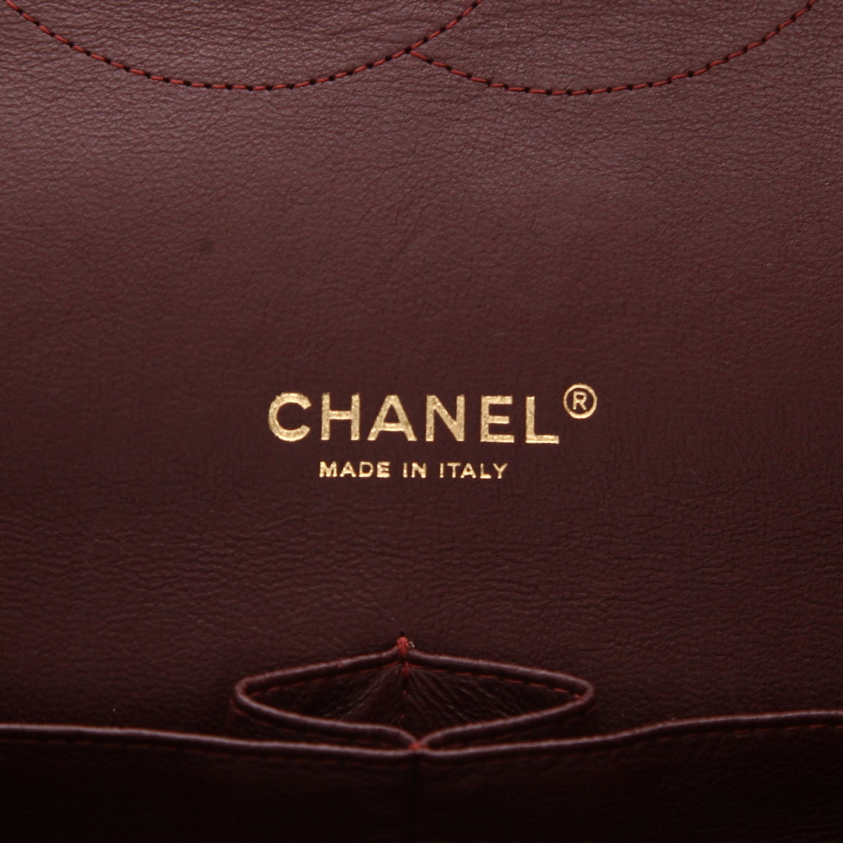 Chanel Timeless Maxi Jumbo shoulder bag in black quilted grained leather - DETAIL 2