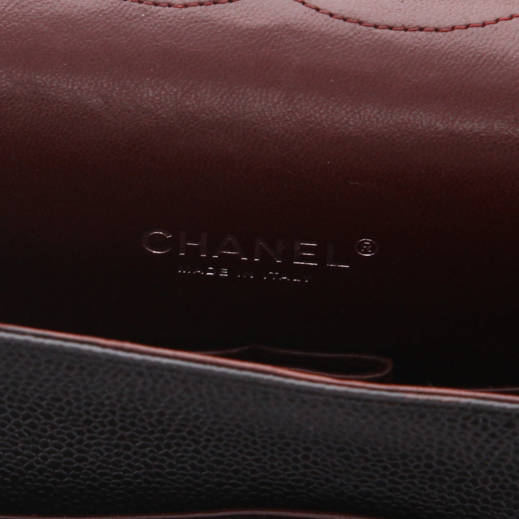 Chanel Timeless Maxi Jumbo shoulder bag in black quilted grained leather - DETAIL 2