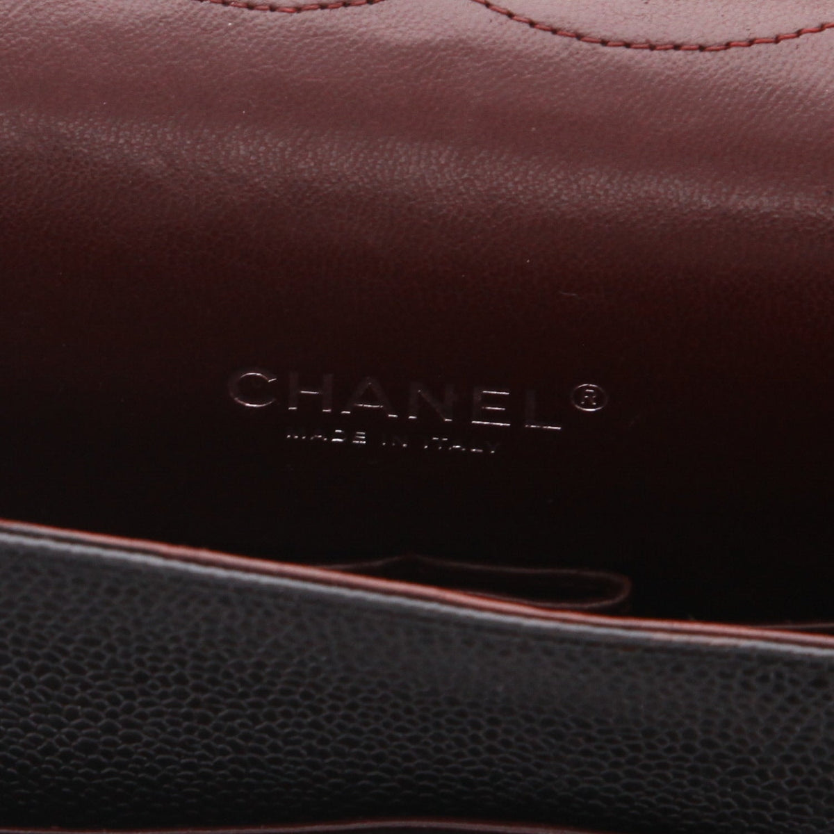 Chanel Timeless Maxi Jumbo shoulder bag in black quilted grained leather - DETAIL 2