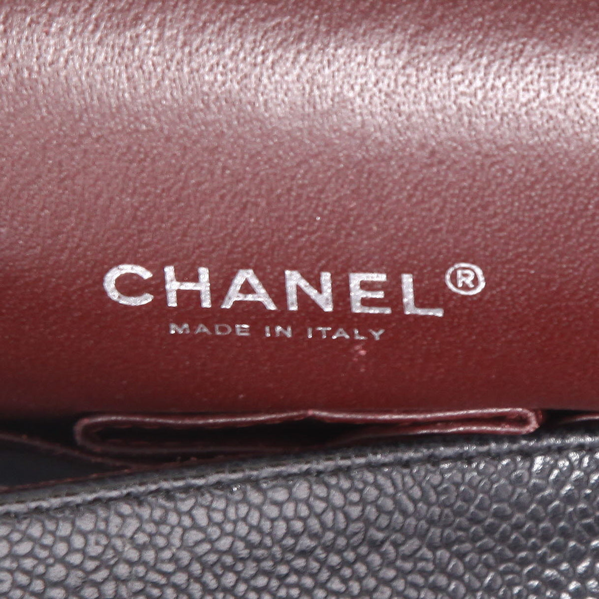 Chanel Timeless Maxi Jumbo shoulder bag in black quilted grained leather - DETAIL 2