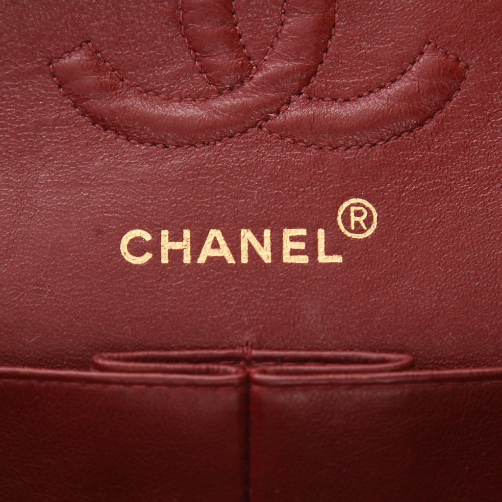 Chanel Timeless Petit handbag in black quilted leather - DETAIL 2