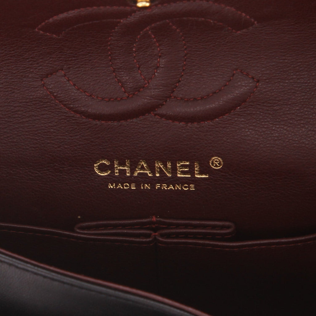 Chanel Timeless Petit handbag in black quilted leather - DETAIL 2