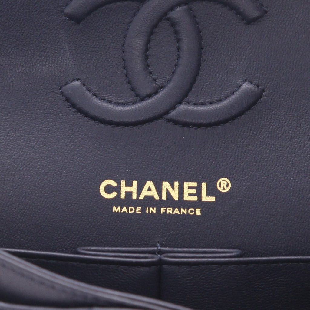 Chanel Timeless Petit handbag in blue quilted leather - DETAIL 2