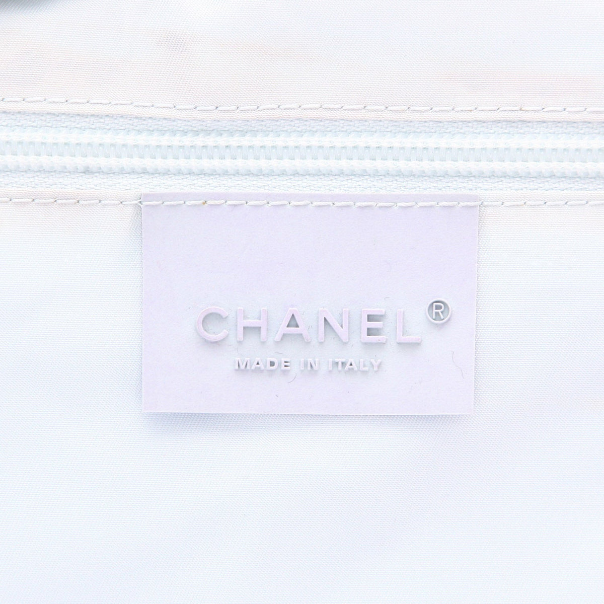 Chanel travel bag in silver canvas - DETAIL 2