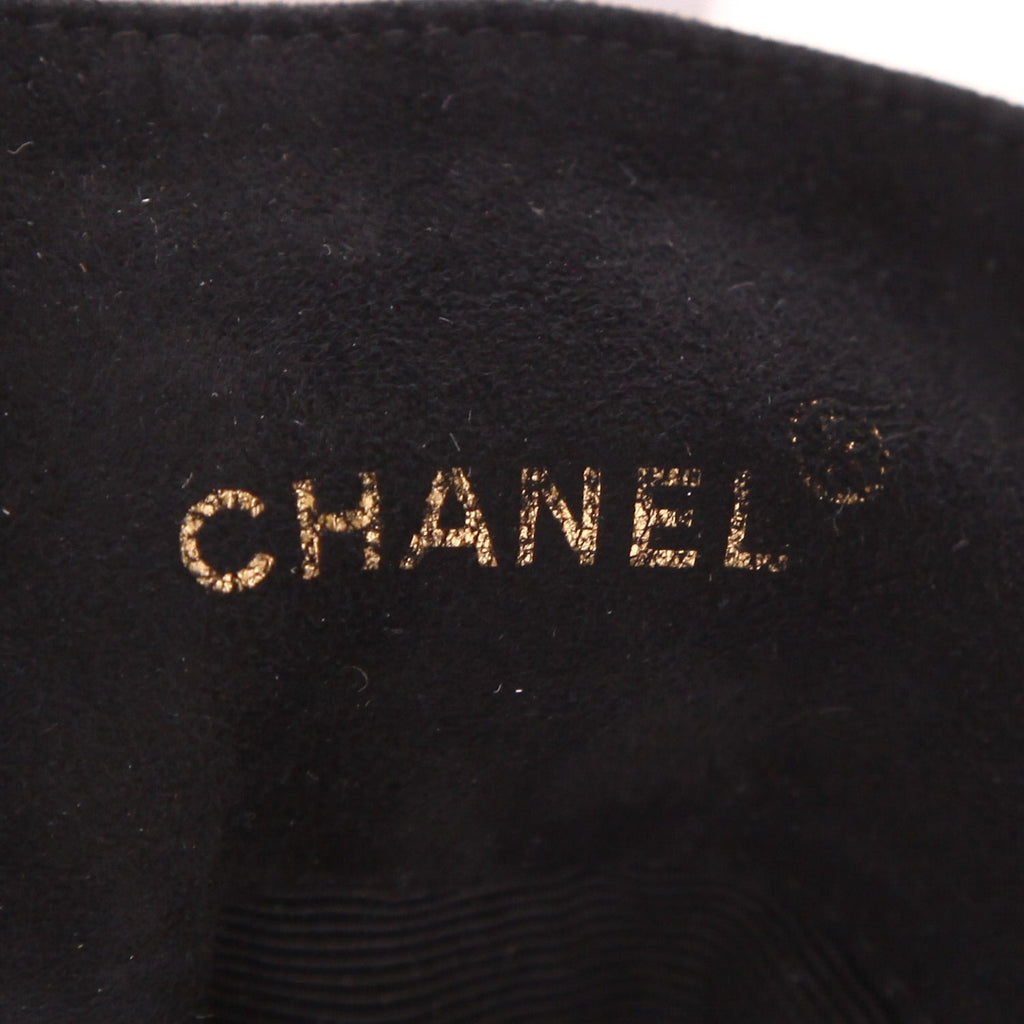 Chanel Vintage clutch in black suede - DETAIL 2