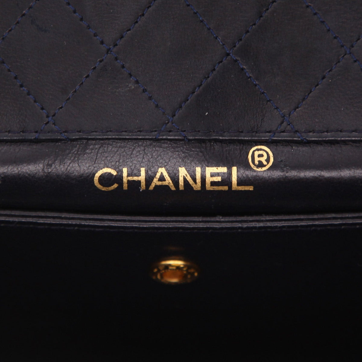 Chanel Vintage handbag in blue and white quilted leather - DETAIL 2