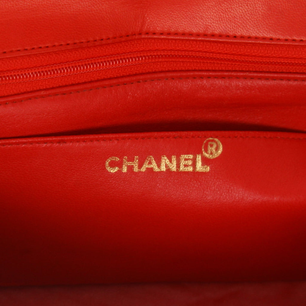 Chanel Vintage handbag in red quilted leather - DETAIL 2