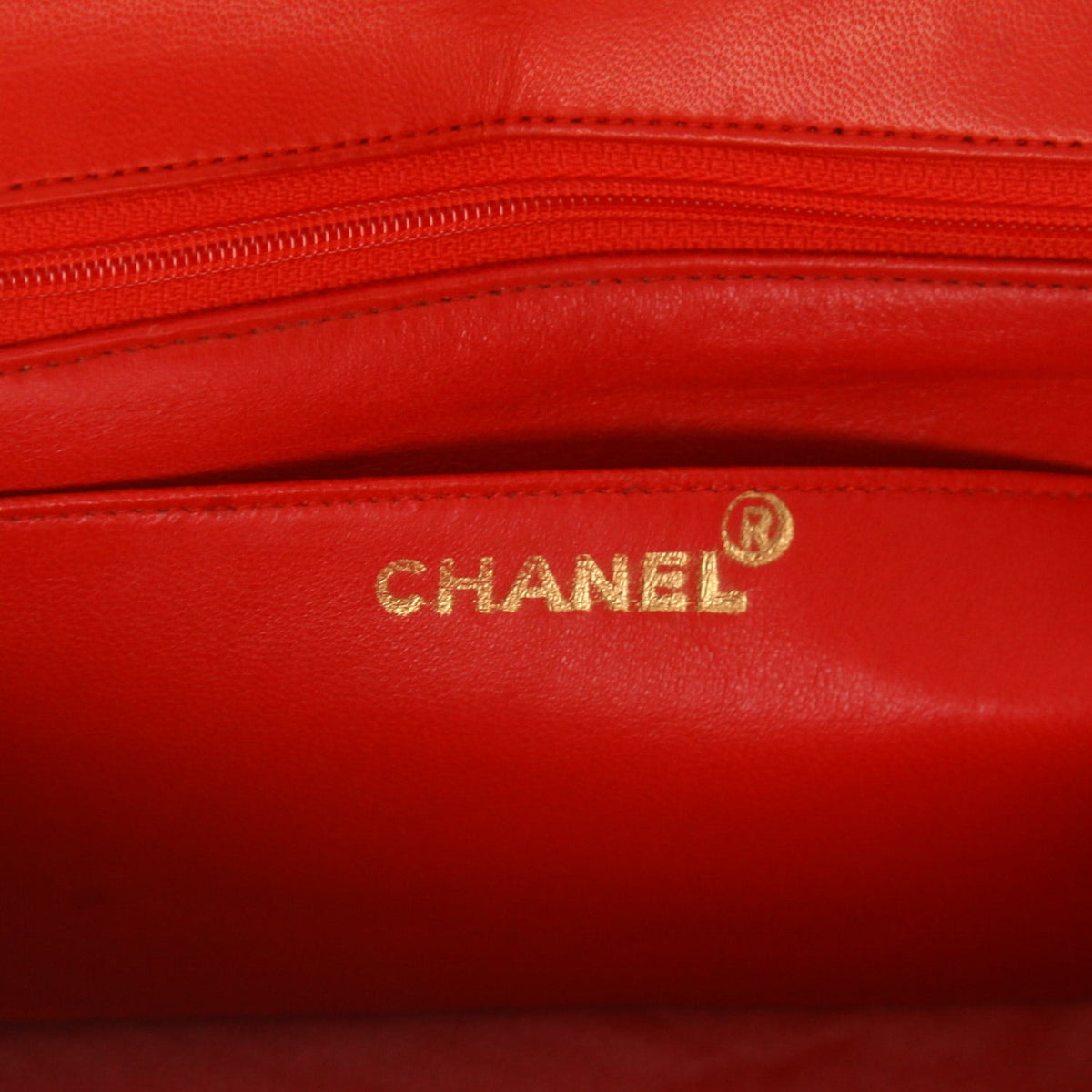 Chanel Vintage handbag in red quilted leather - DETAIL 2