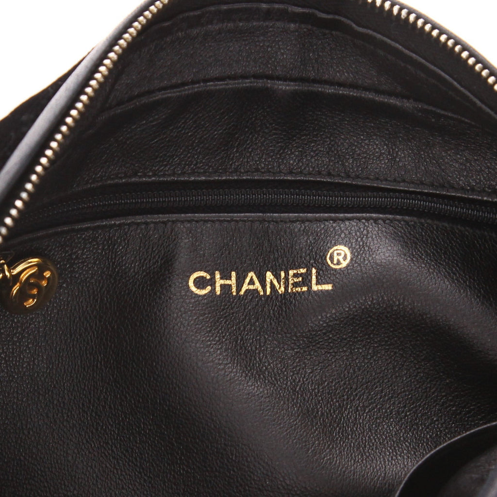 Chanel Vintage shoulder bag in black velvet - DETAIL 2