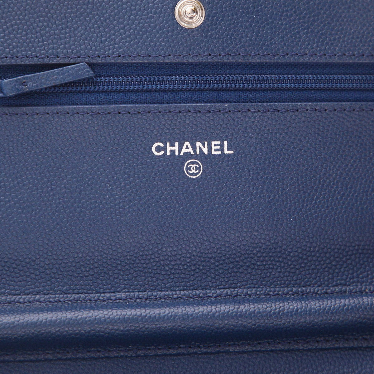 Chanel Wallet on Chain shoulder bag in blue quilted grained leather - DETAIL 2