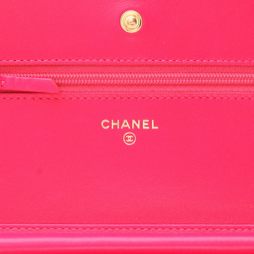 Chanel Wallet on Chain shoulder bag in pink velvet - DETAIL 2